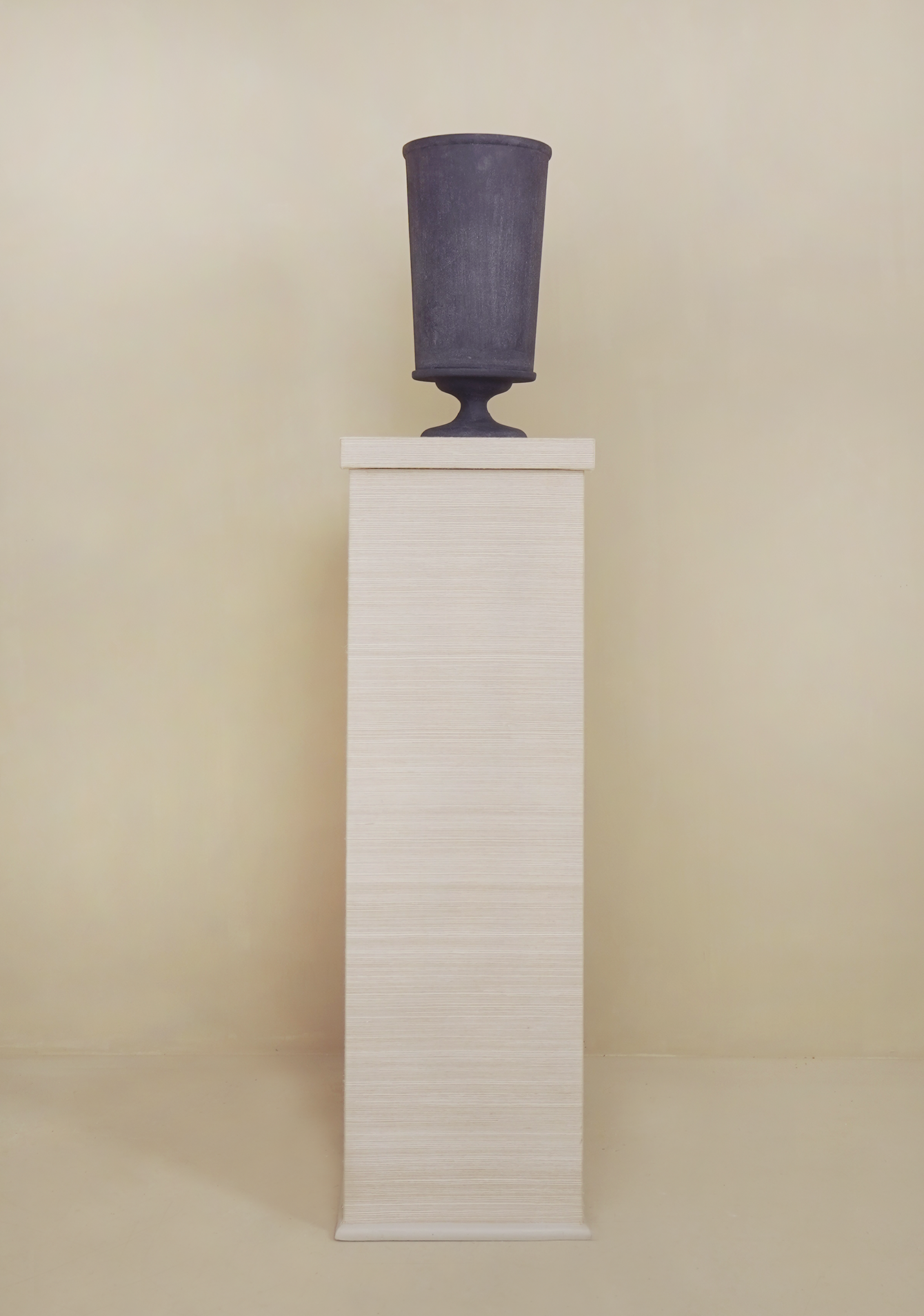 Obscuro Vase