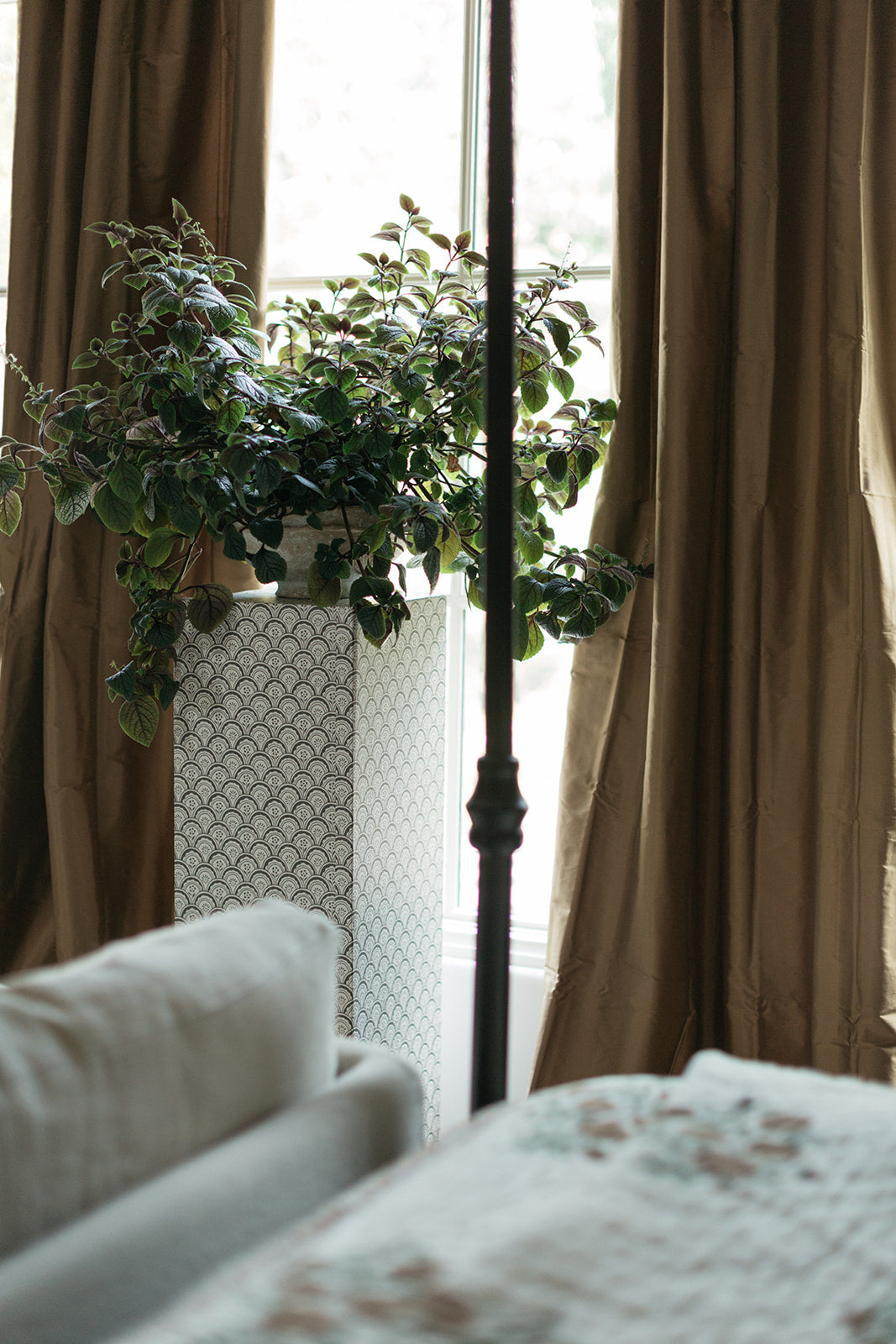 Greta Pedestal, Scallop - Page House Studio