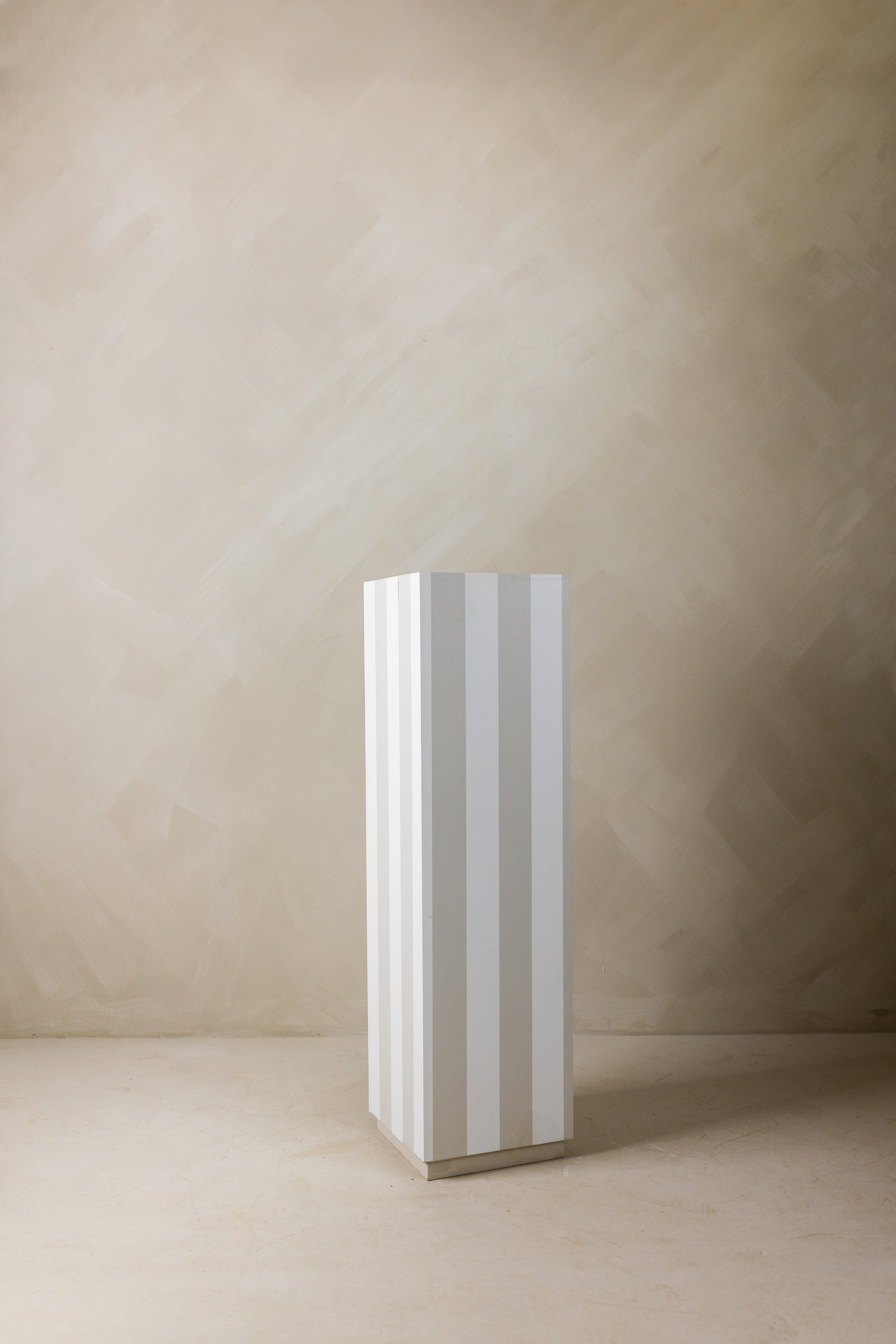 Banda Pedestal - Page House Studio