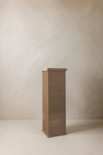 Bessette Pedestal, Saddle