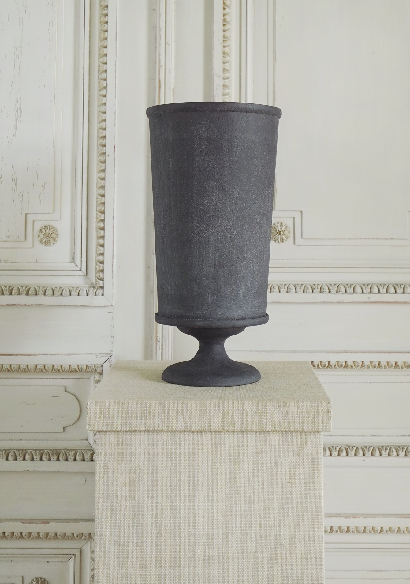 Obscuro Vase