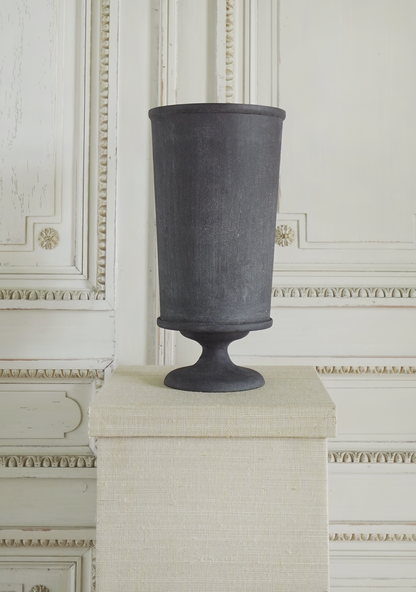 Obscuro Vase
