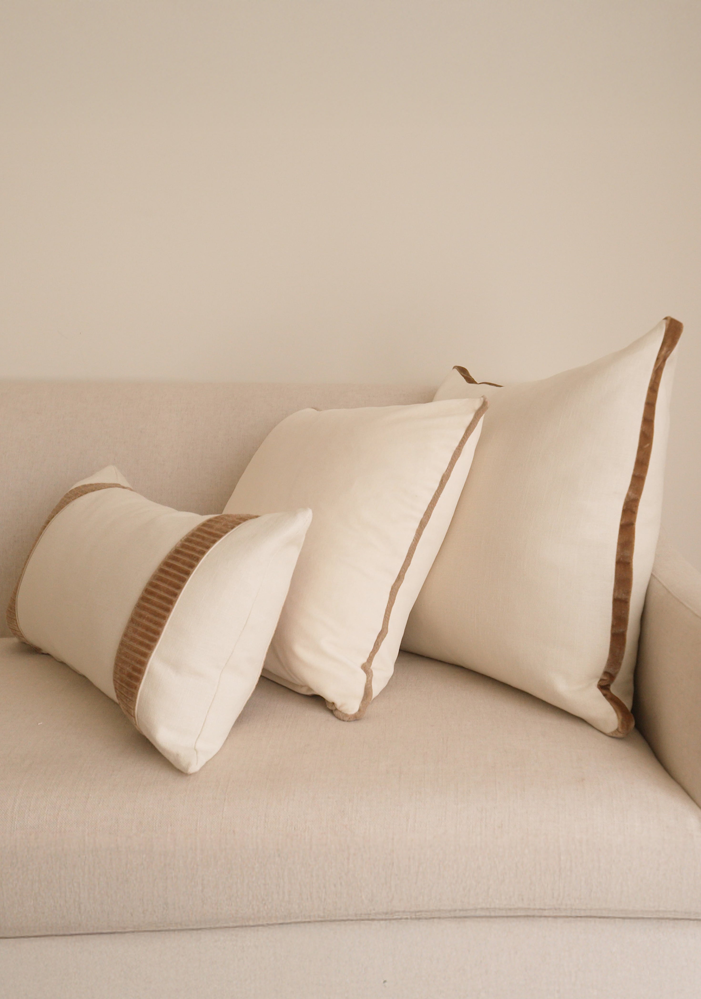 Delphine Velvet Pillow Set, Crema - Page House Studio