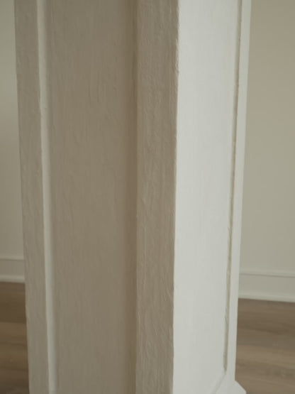 Beata Pedestal